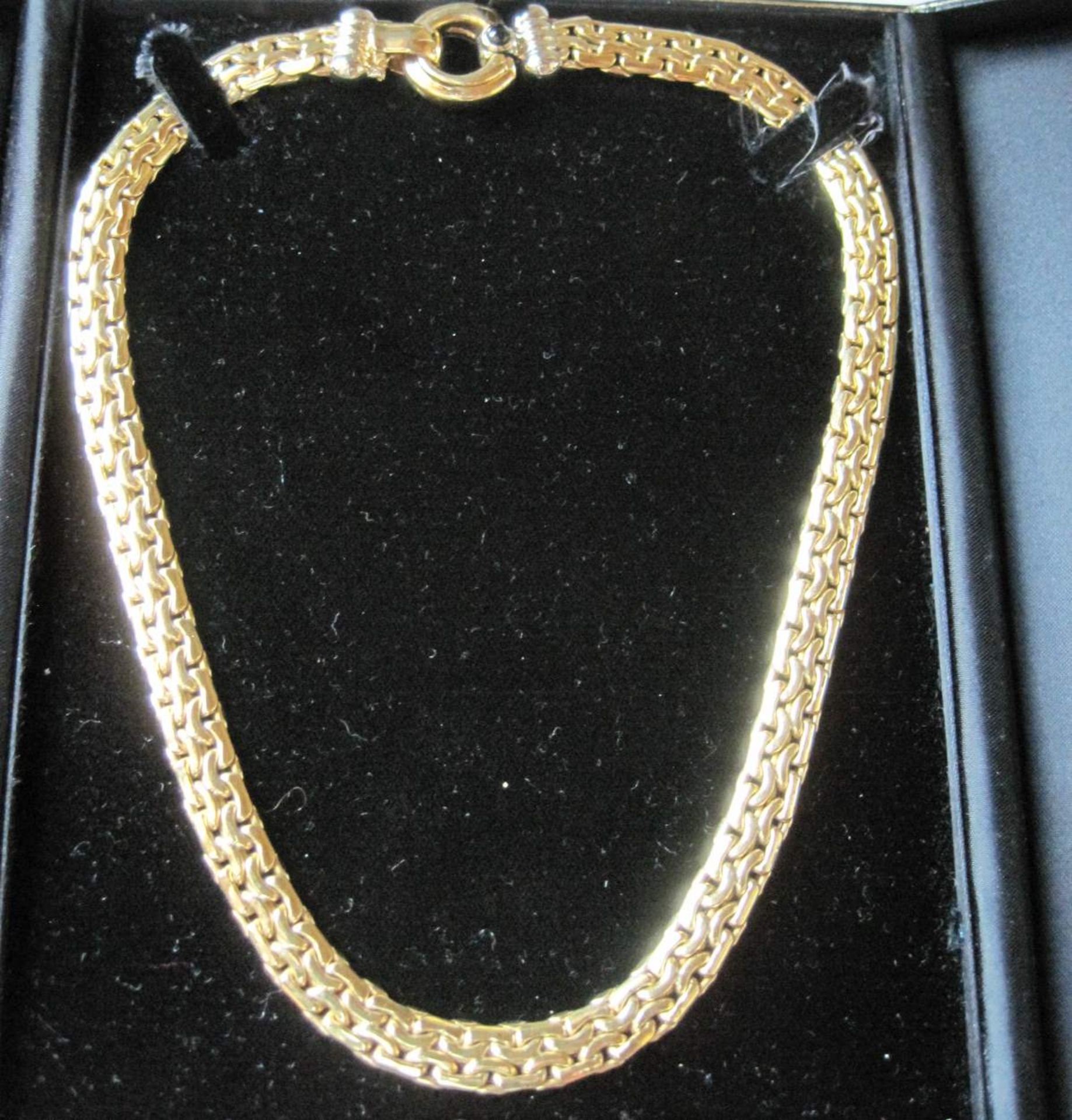 18 kt yellow gold necklace in case - Net weight: 46 g - - Collier en or jaune 18 ct [...]