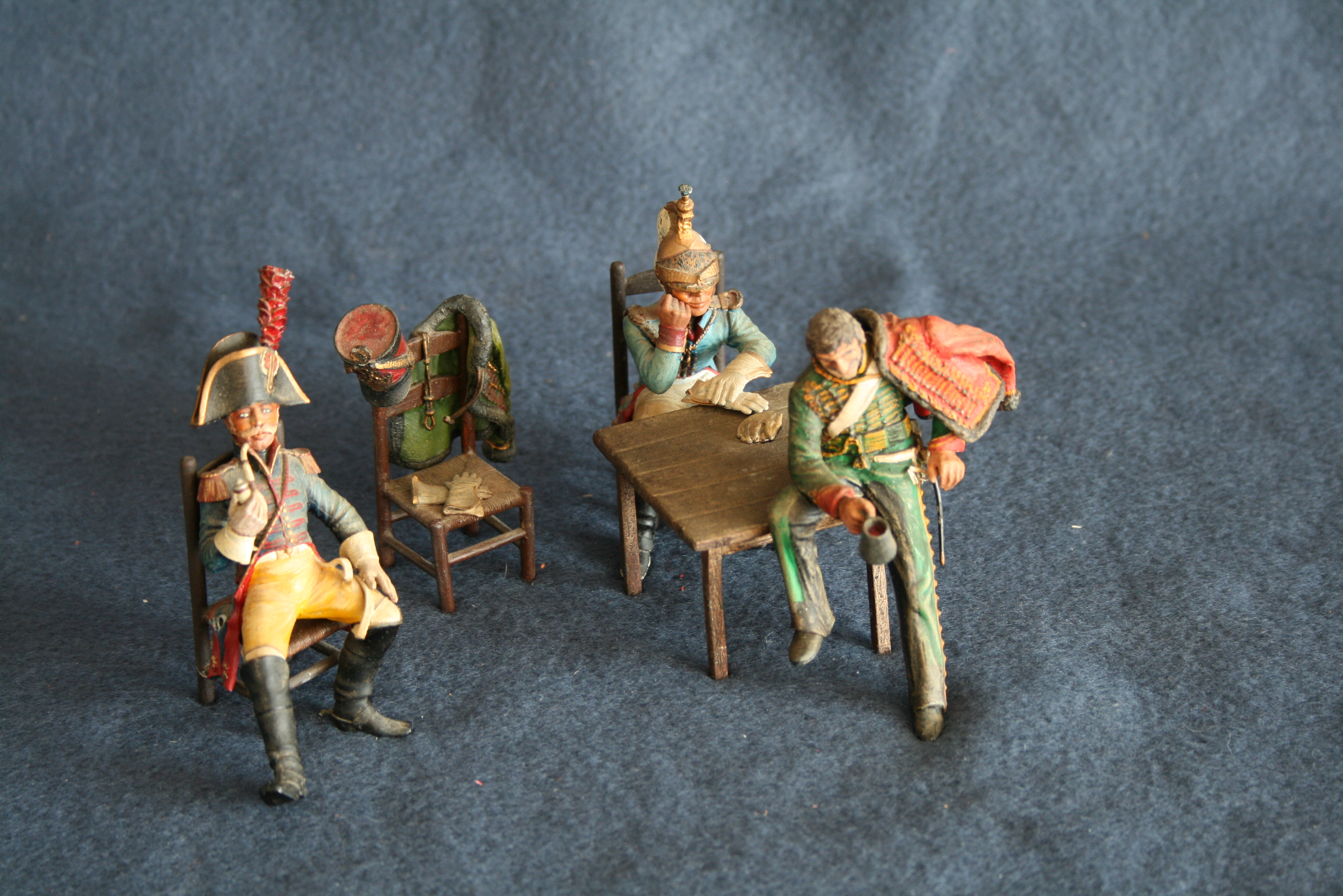 Ensemble de pièces en plomb : Soldats Empire autour de la table, 3 personnages et [...]