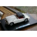 MGA Roadster 1600, Couleur blanc, support sans la boîte - Marque REVELL - - MGA [...]