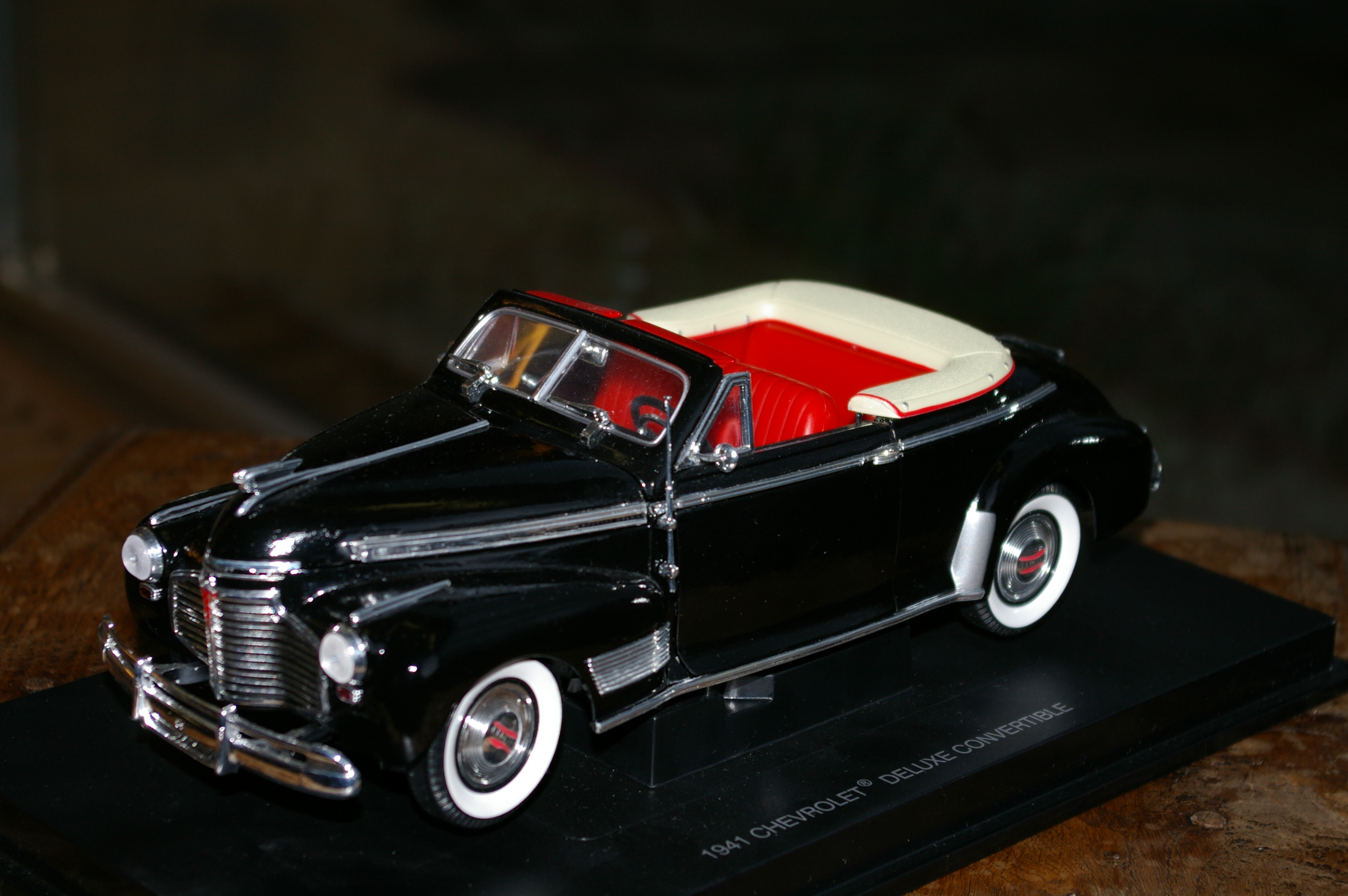 Chevrolet Luxe Convertible de 1941, Couleur noir, support sans la boîte - Marque [...]