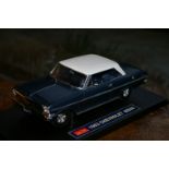 Chevrolet Nova de 1963, Couleur bleu/blanc, support sans la boîte - Marque SUN STAR [...]