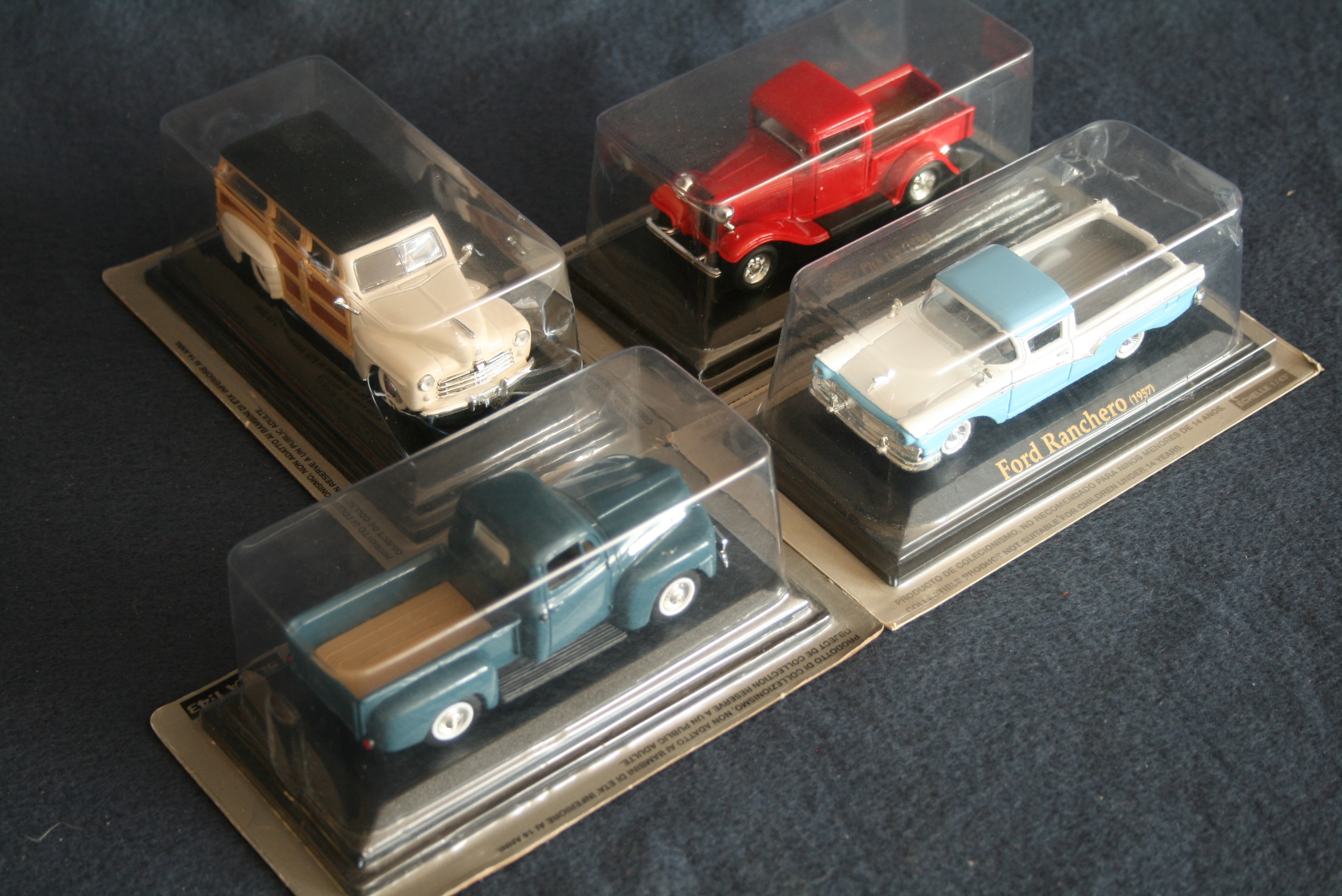 Ensemble de 4 voitures de collection au 1/43, boîte d'origine neuf et support : Ford [...]