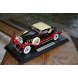 Packard BOATTAIL SPEEDSTER de 1930, Couleur noir/rouge, décapotable, support sans la [...]