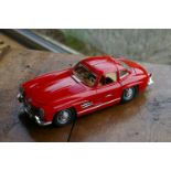 Mercedes 300SL de 1954, Couleur rouge, ni support ni boîte - Marque BURAGO - - [...]