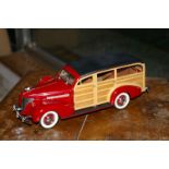 Chevrolet Master Deluxe de 1939, Couleur bois/rouge/noir, ni support ni boîte - [...]