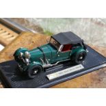 Aston Martin Mark II de 1934, Couleur vert/noir, support sans la boîte - Marque SUN [...]