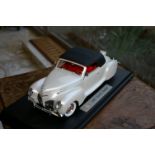 Lincoln Zephir de 1939, Couleur blanc/noir, cabriolet, support sans la boîte - [...]