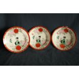 3 assiettes en porcelaine japonaise, années 30 (24,5 cm) - - 3 plates in Japanese [...]