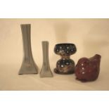 Ensemble de 4 objets de décoration : 2 vases gris au motif de pissenlit de chez [...]