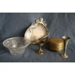Ensemble d'objets d'époque Art Nouveau : Vide poche en étain, boîte en cuivre, [...]
