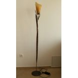 Lampadaire en fer forgé, coupole en opaline - Hauteur : 176 cm - - Wrought iron [...]