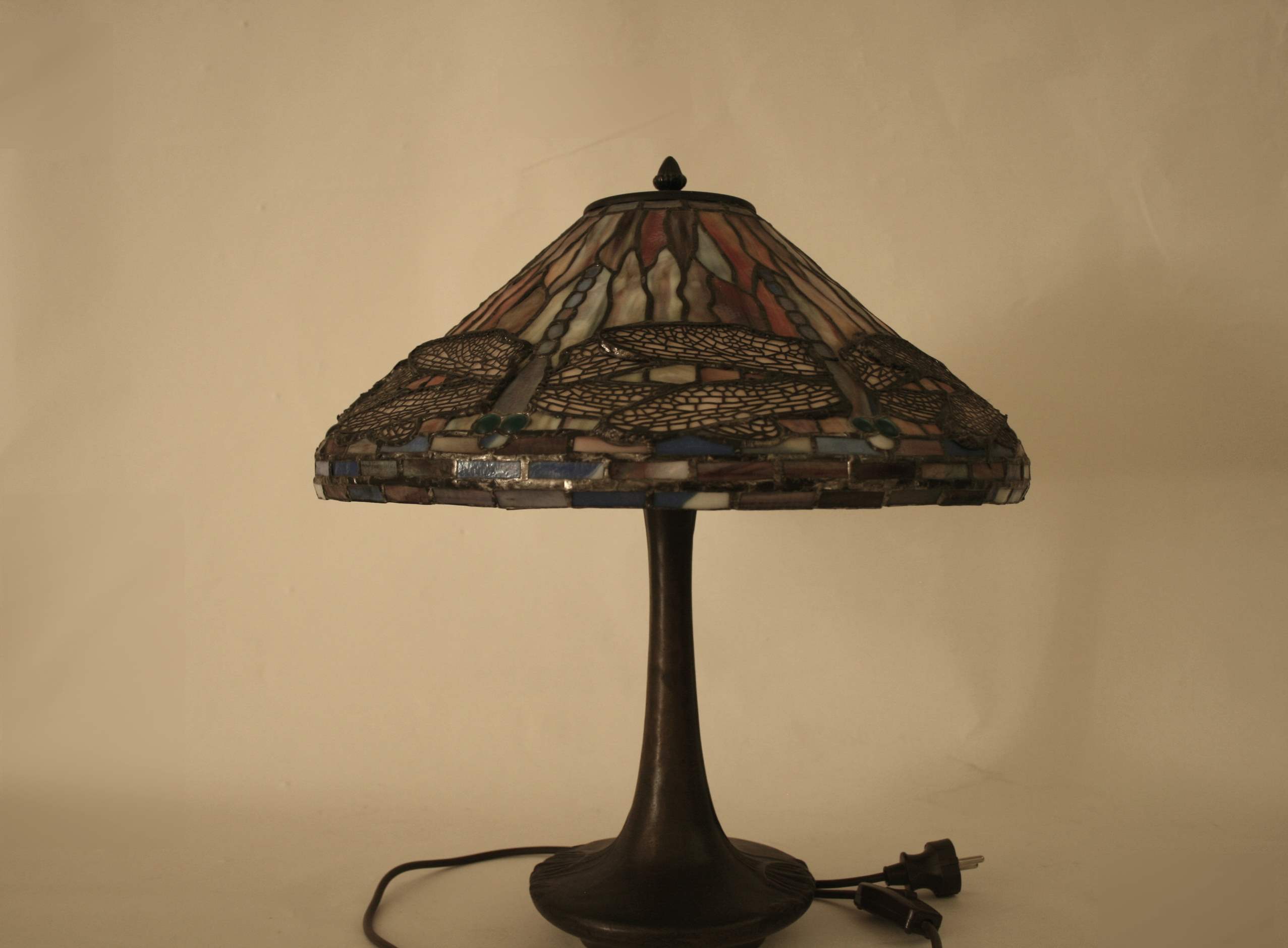 Lampe TIFFANY aux libellules - Hauteur : 45 cm - - TIFFANY lamp with dragonflies - [...]