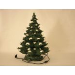 Céramique vernissée en 4 parties figurant un sapin de Noël, lampe positionnée à [...]