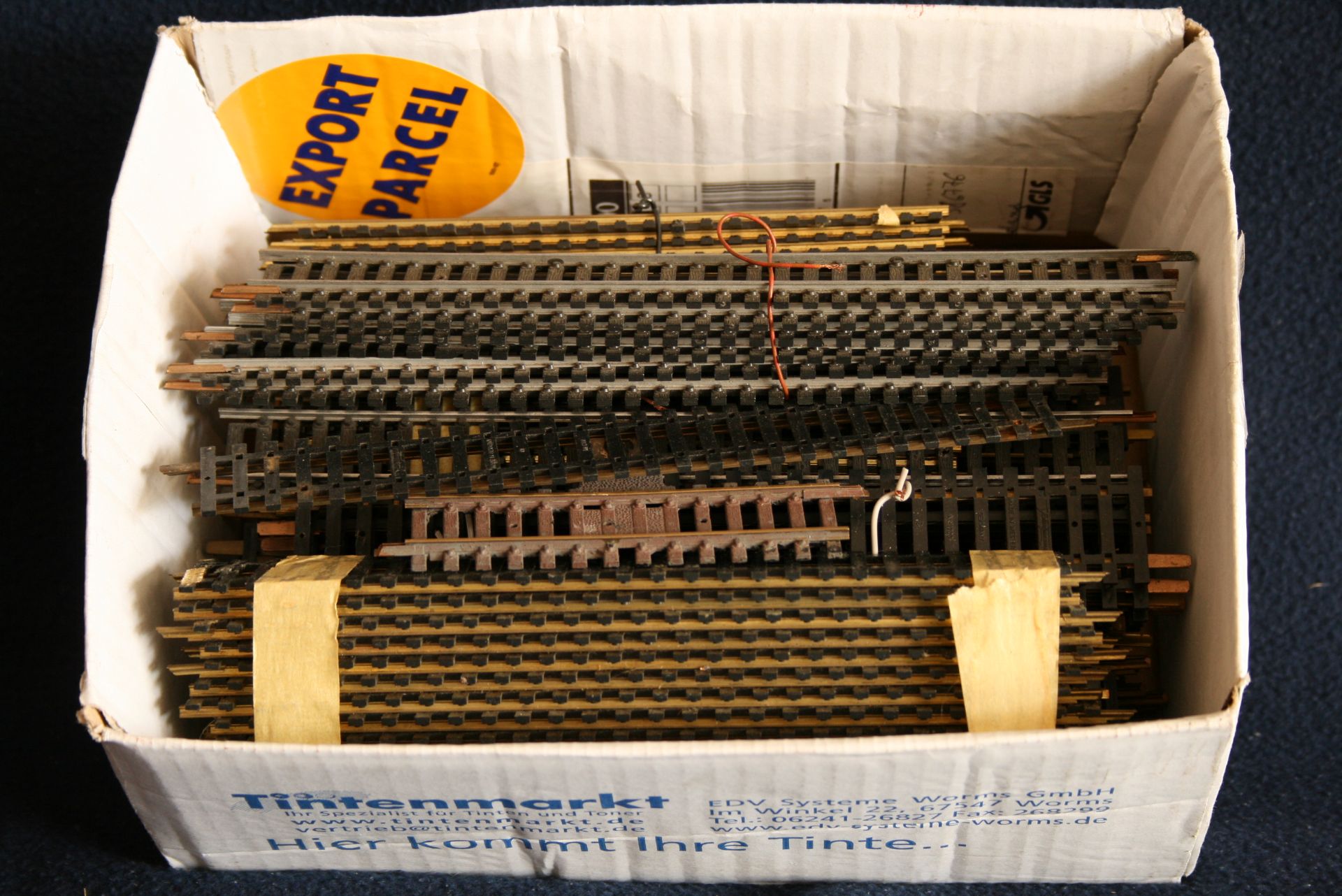 Fleischmann : un carton (ca 150 unités) de rails droits de différentes tailles - - [...]