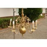 Lustre en bronze de style hollandais dans le goût du XVIe siècle à décor d’une [...]