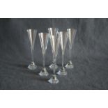 Ensemble de 6 verres à liqueur BACCARAT, modèle contemporain irisé bleu, signés [...]