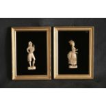 Ensemble de 2 cadres rectangulaires figurant en bas relief un "Incroyable" et une [...]