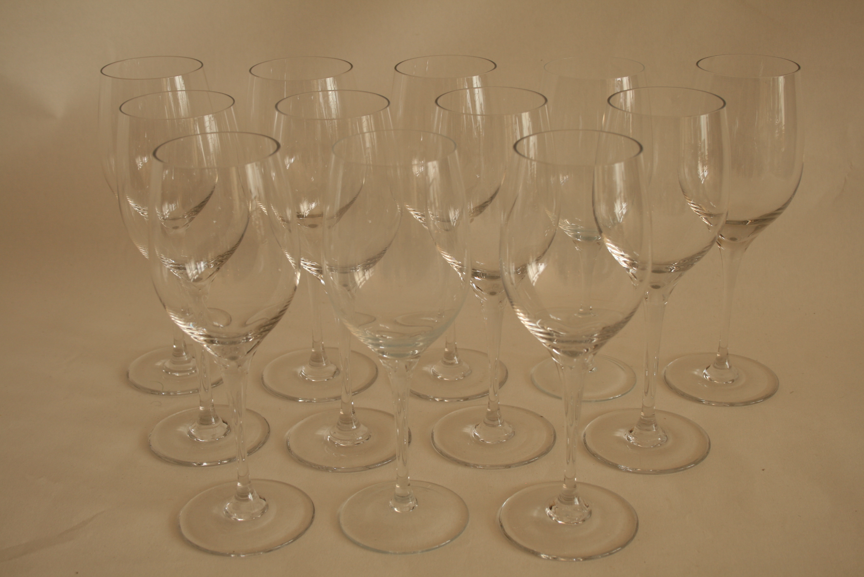 Ensemble de 12 verres à vin en cristal (21 cm) - Set of 12 wine glasses (21 cm) - [...] - Image 2 of 2