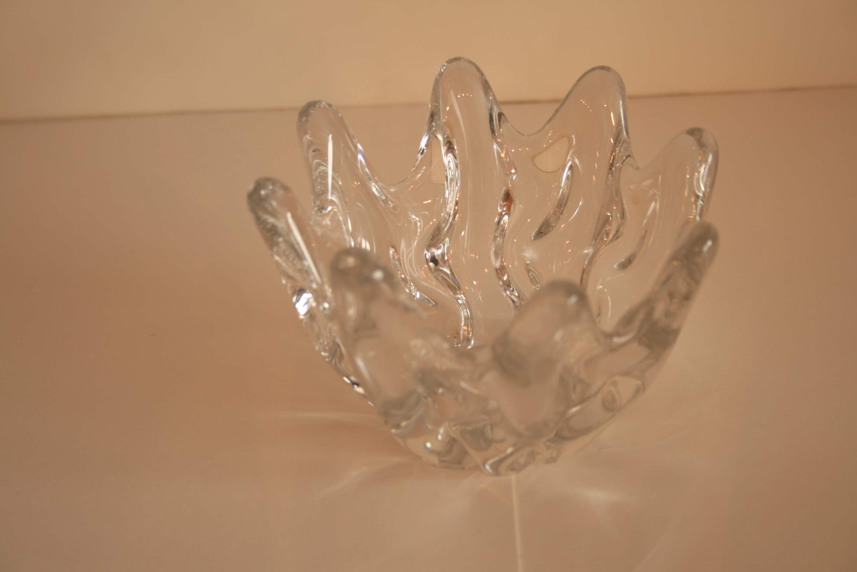 Vide-poche en forme de corolle en cristal DAUM - Largeur : 13,5 cm, Hauteur : 10 cm - [...] - Image 2 of 2