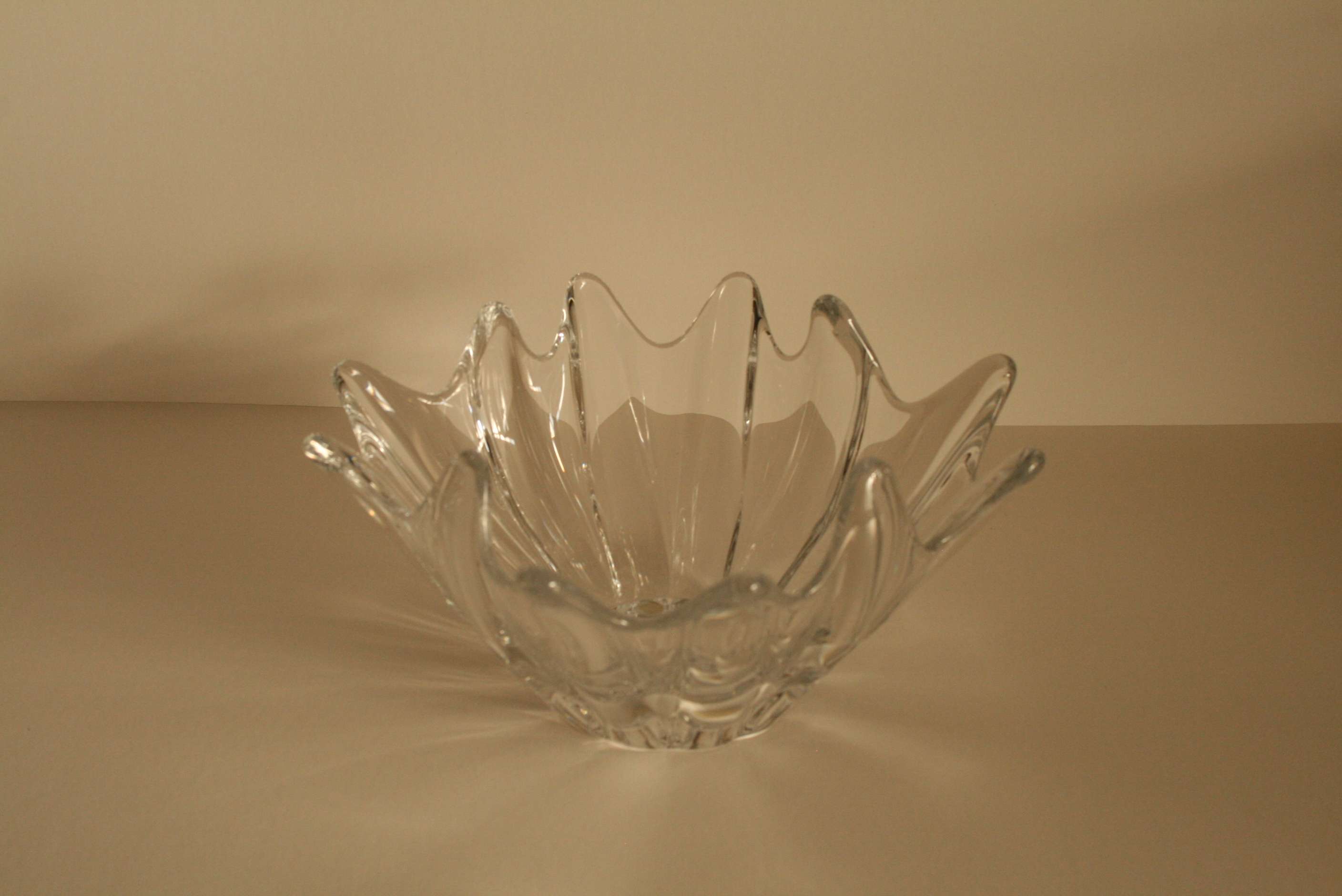 Vide-poche en forme de corolle en cristal DAUM - Largeur : 23 cm, Hauteur : 10,5 cm - [...]