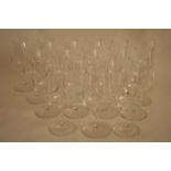 Ensemble de 18 verres à Bourgogne (15,5 cm) - Set of 18 glasses in Burgundy (15,5 [...]