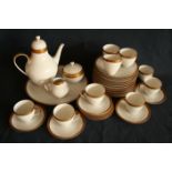 Service à thé en porcelaine BAVARIA HUTSCHENREUTHER GELB : 9 tasses, 14 assiettes [...]