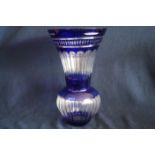 Vase en cristal taillé bleu, "VIP - Cristal Saint Nicolas", soufflé bouche, taillé [...]