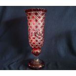 Vase en cristal taillé rouge, "VIP - Cristal Saint Nicolas", soufflé bouche, [...]