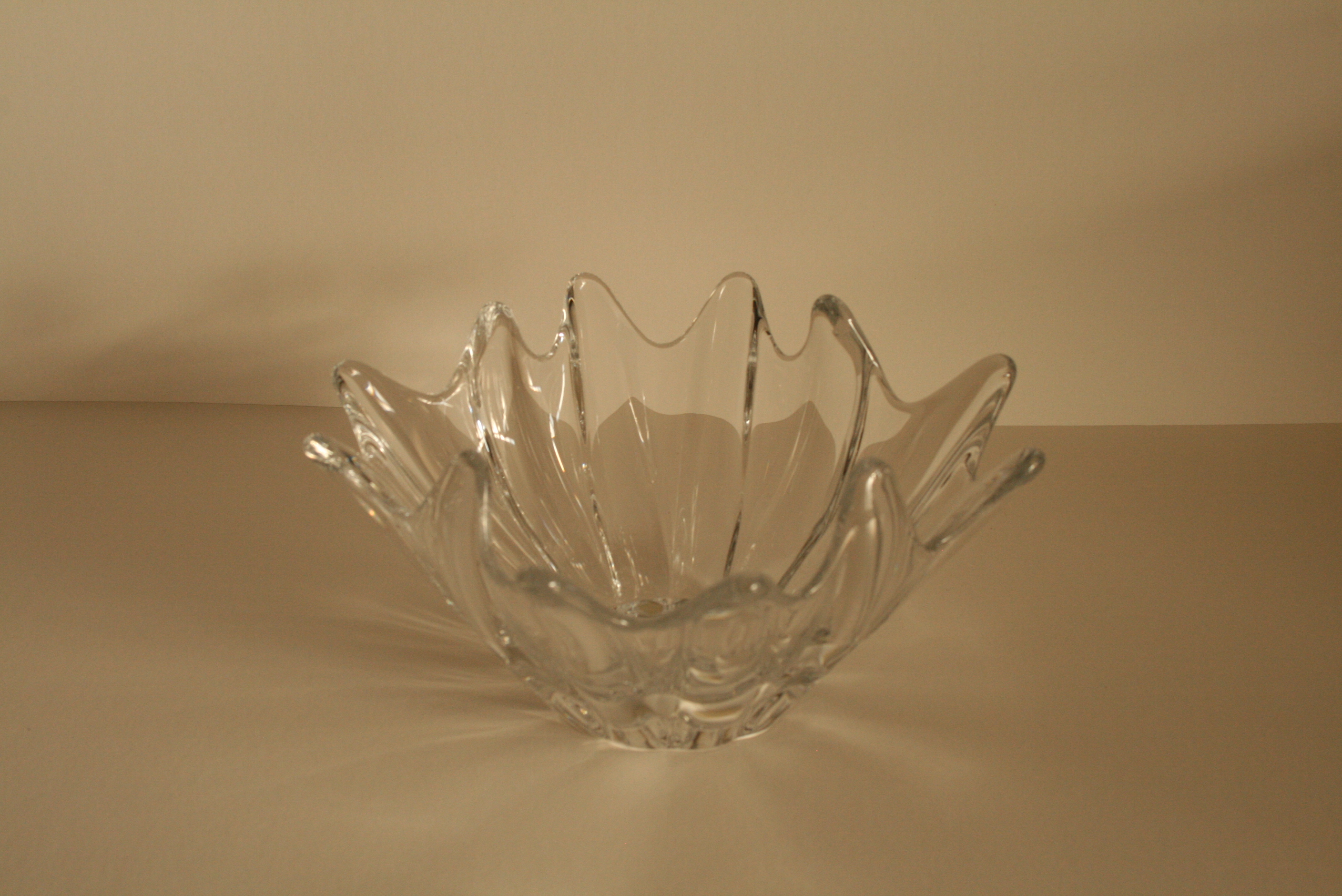 Vide-poche en forme de corolle en cristal DAUM - Largeur : 23 cm, Hauteur : 10,5 cm - [...] - Image 2 of 2