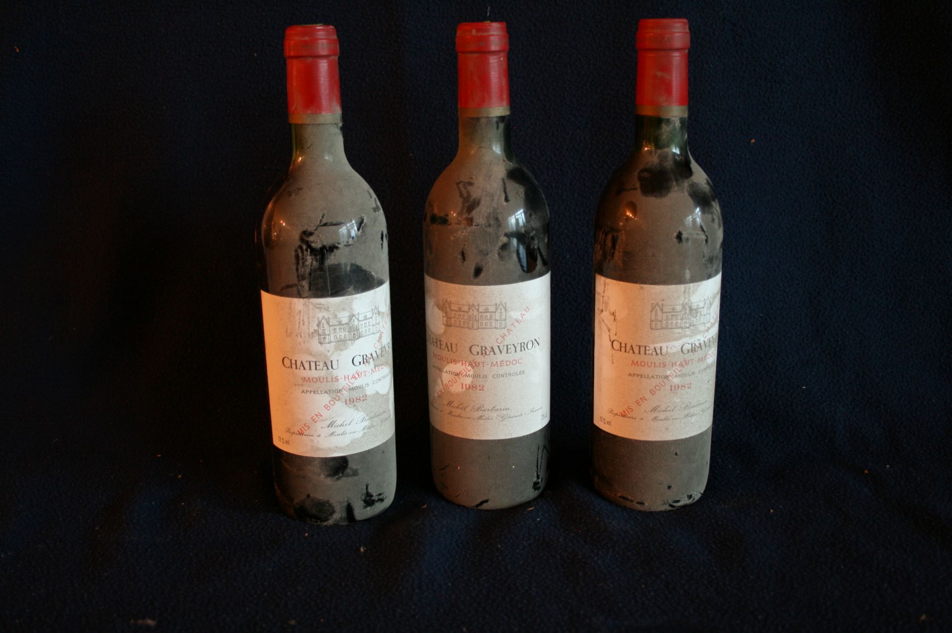 3 bouteilles de BORDEAUX, MOULIS HAUT-MEDOC, Château GRAVEYRON, rouge, 1982 - 3 [...]