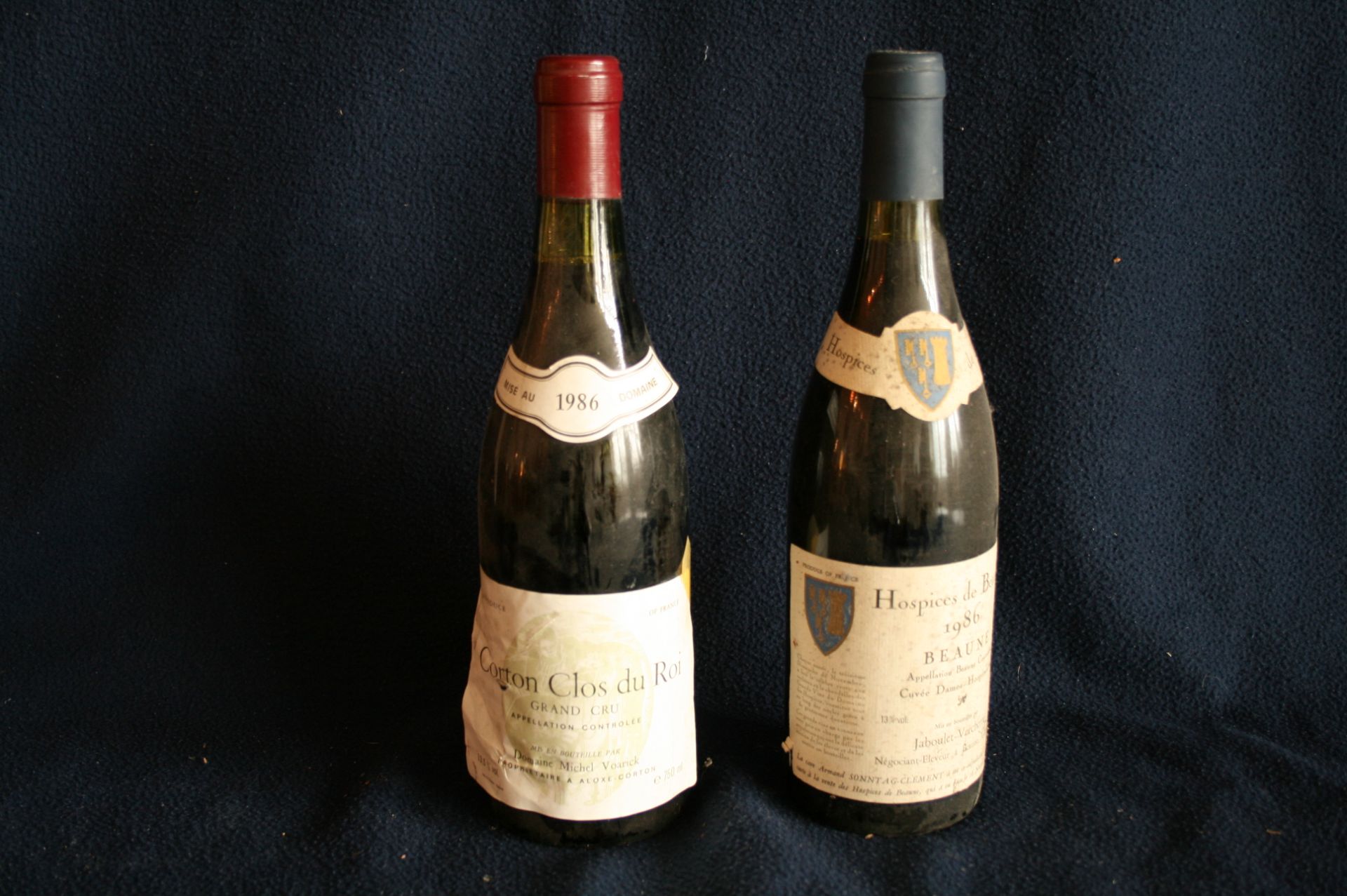 1 bouteille d'Aloxe-Corton Grand Cru, Clos du Roi, Domaine Michel Voarick, 1986 + 1 [...]