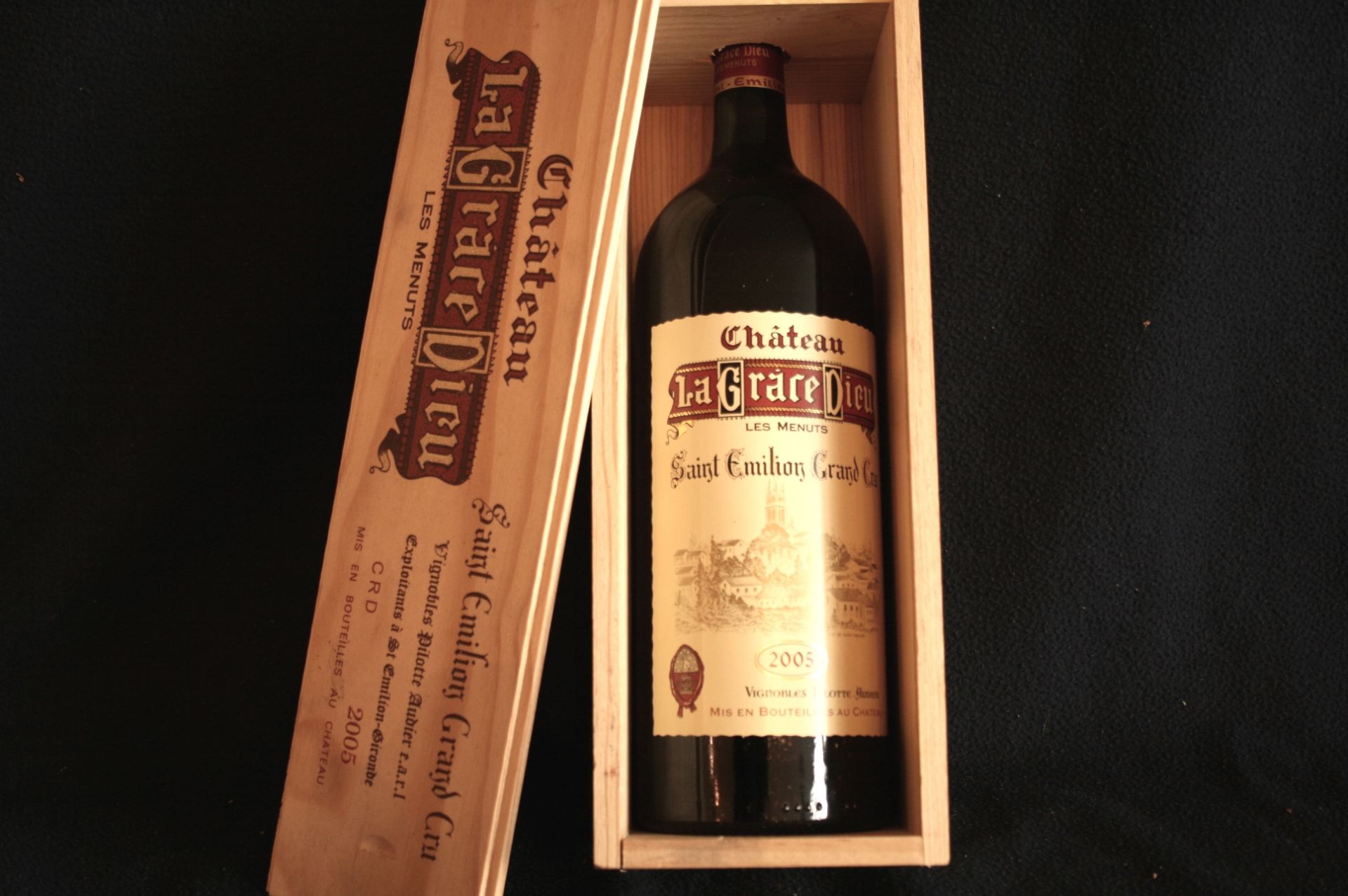 Coffret en bois contenant 1 bouteille MAGNUM de SAINT-EMILION Grand Cru, Château La [...]