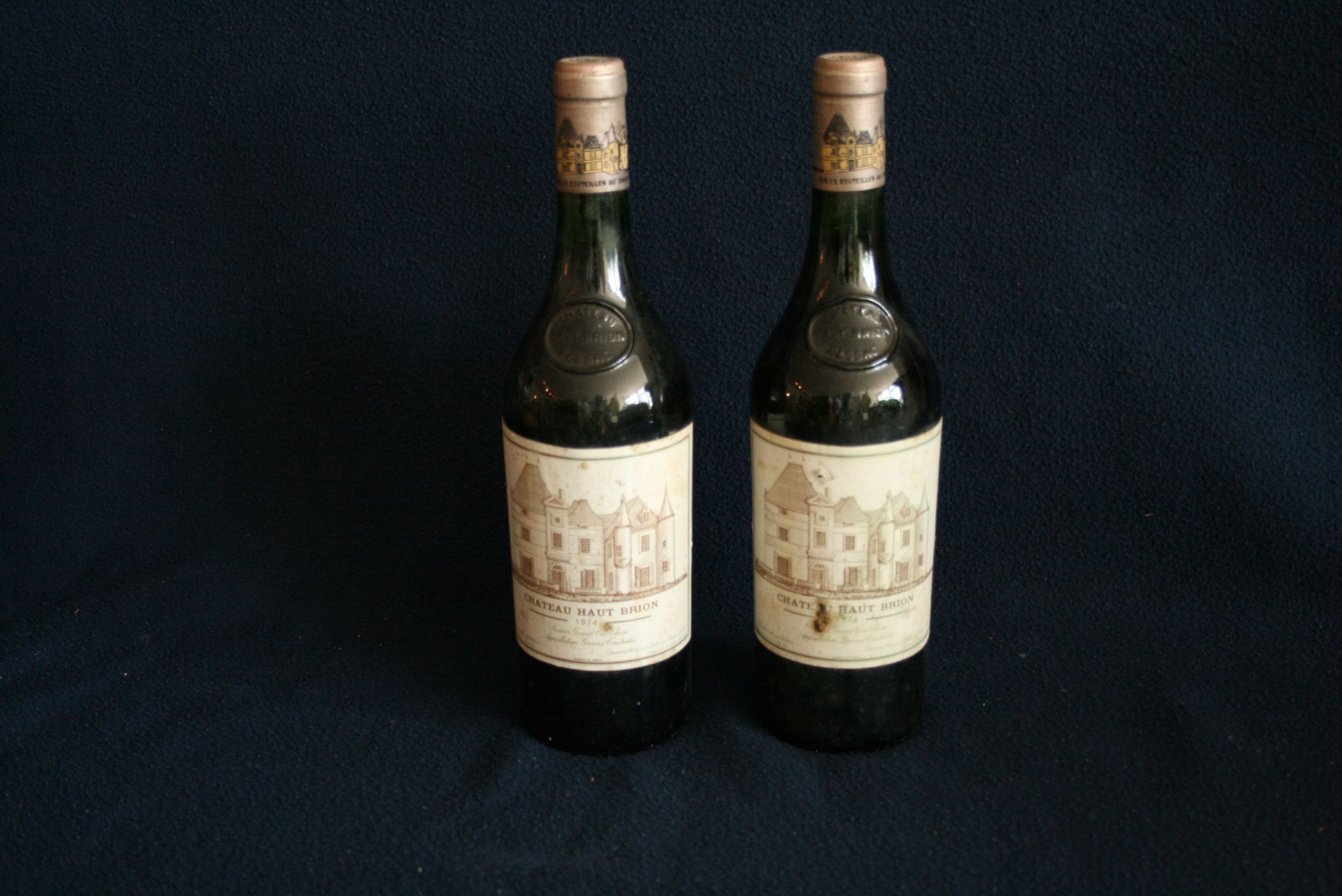 2x Bouteille Pessac Léognan, Château HAUT BRION, Rouge, 1974, toujours conservée [...]