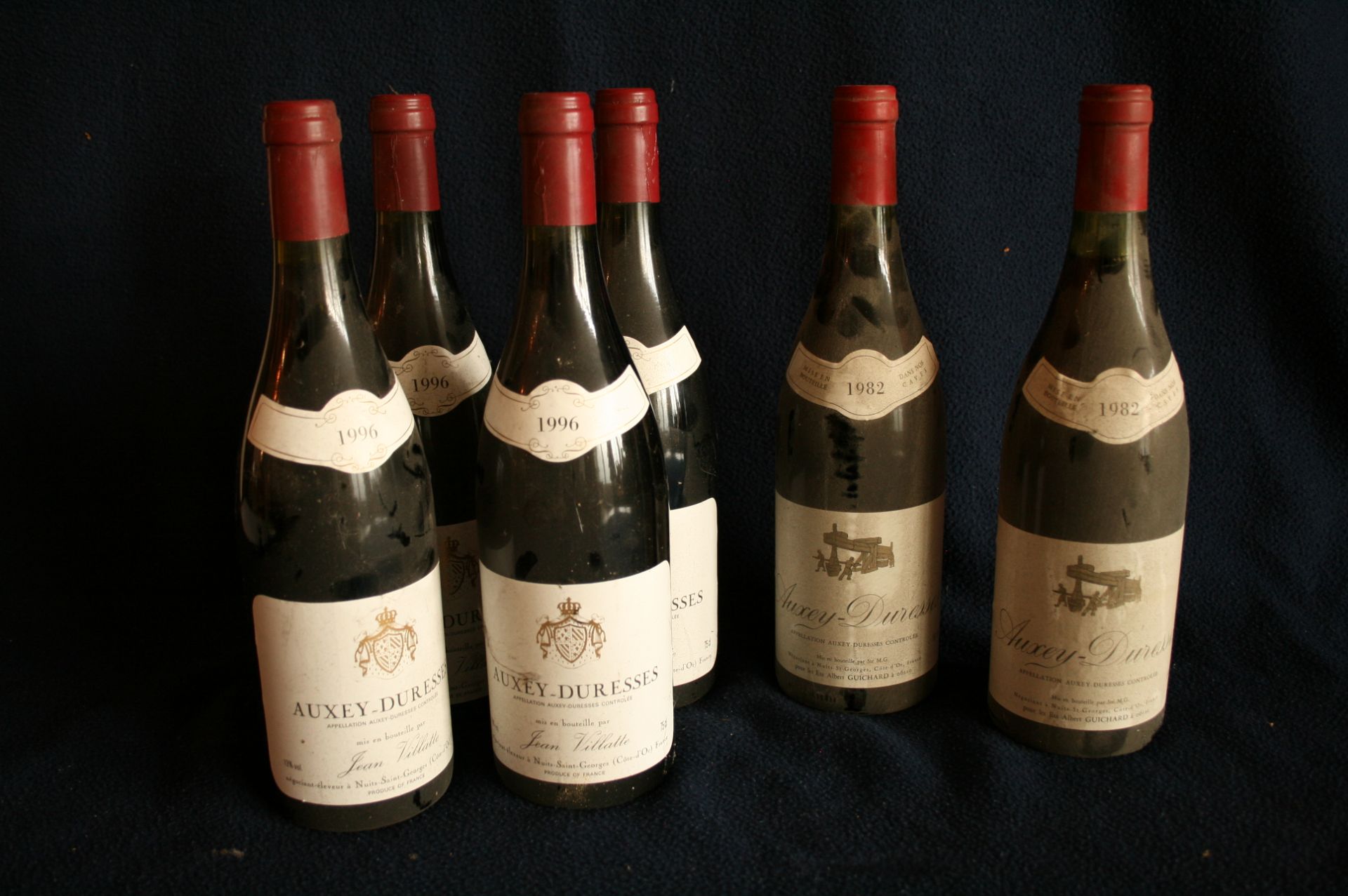 4 bouteilles de BOURGOGNE, appellation AUXEY-DURESSES, mis en bouteille par Jean [...]