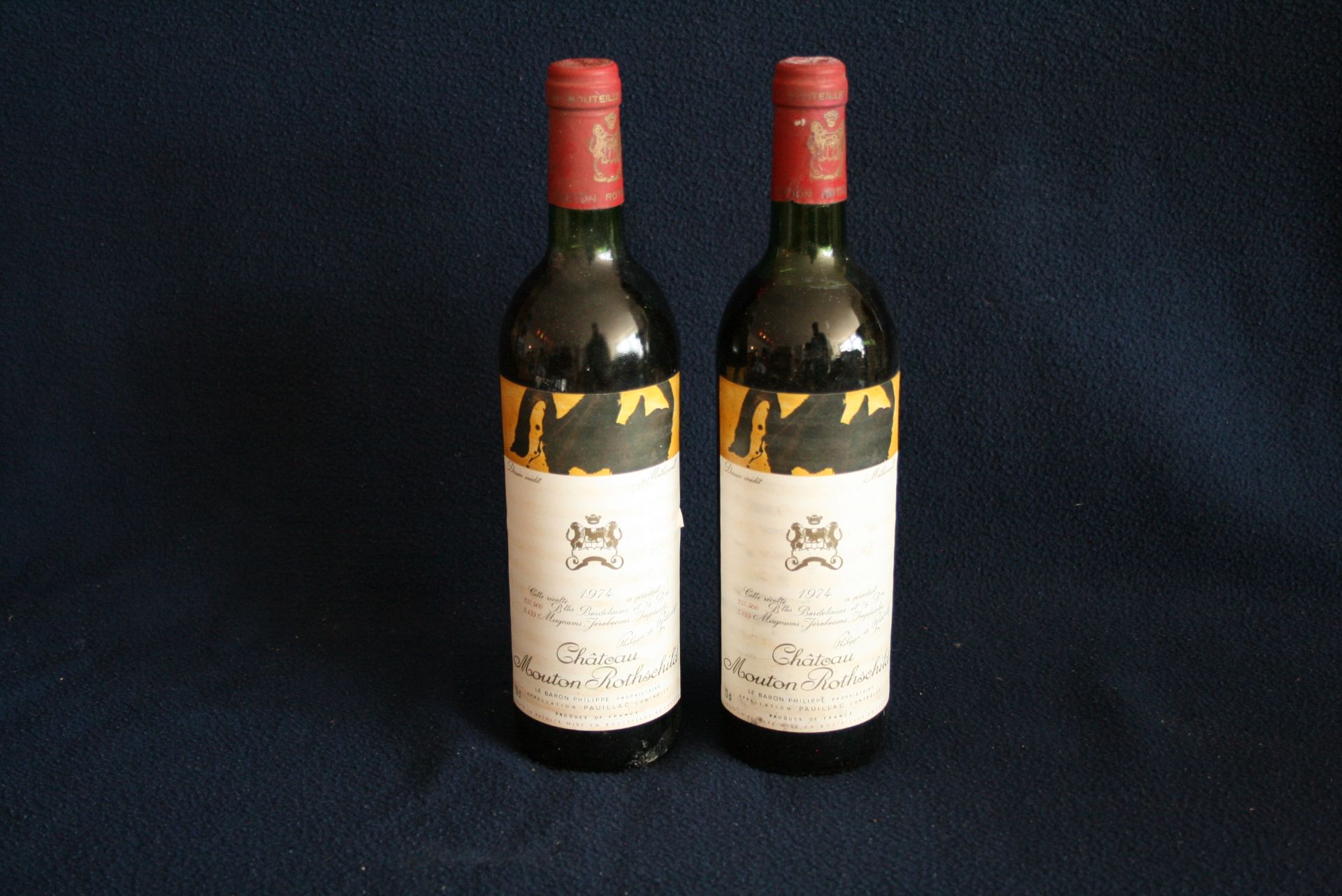 2x Bouteille Pauillac, Château MOUTON ROTSCHILD, Rouge, 1974, toujours conservée en [...]