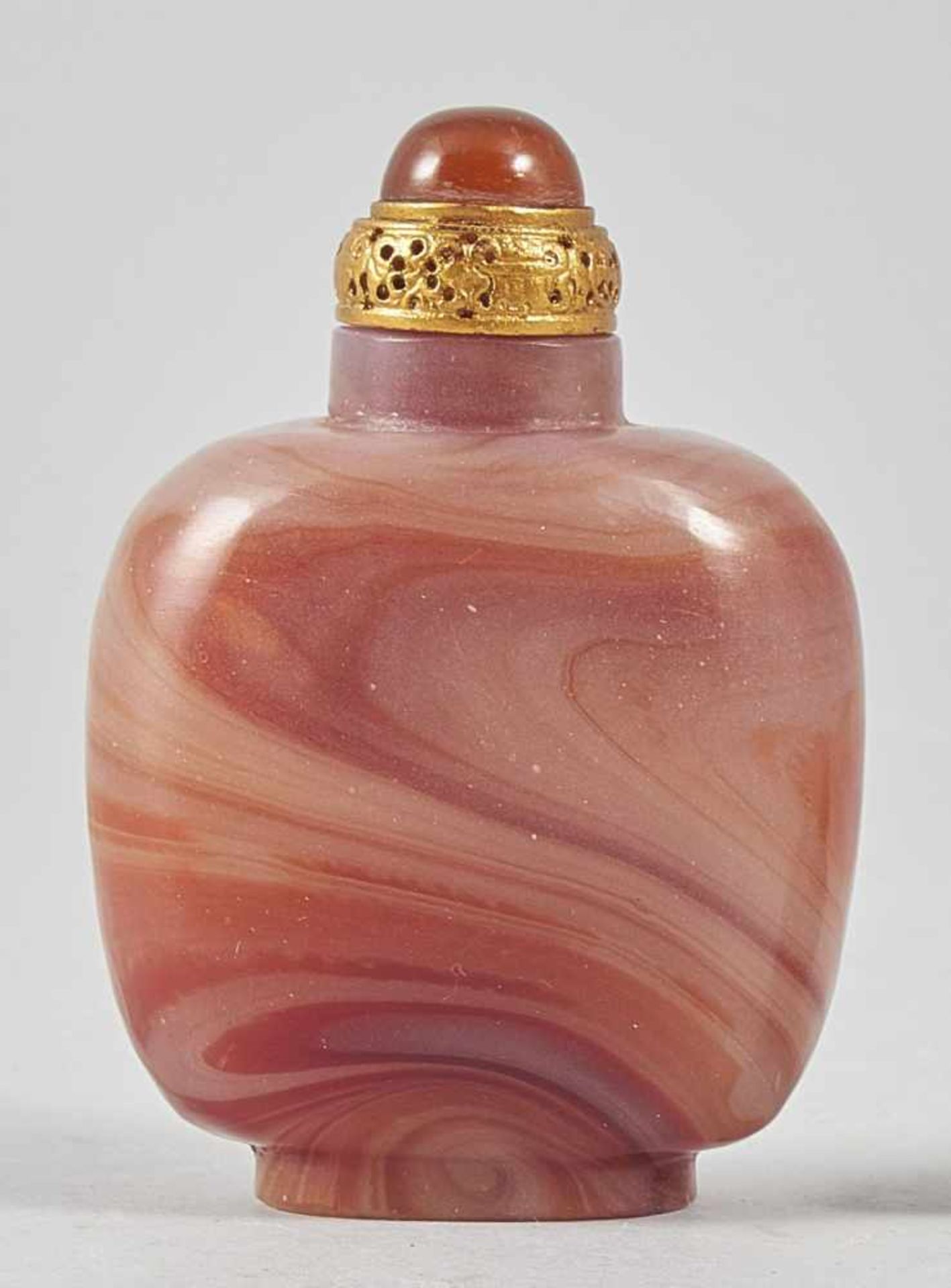 TWO CHINESE SNUFF BOTTLES IN AGATE, REPUBLICAN PERIOD AND LATER, 20TH CENTURY.A banded agate snuff - Bild 2 aus 6
