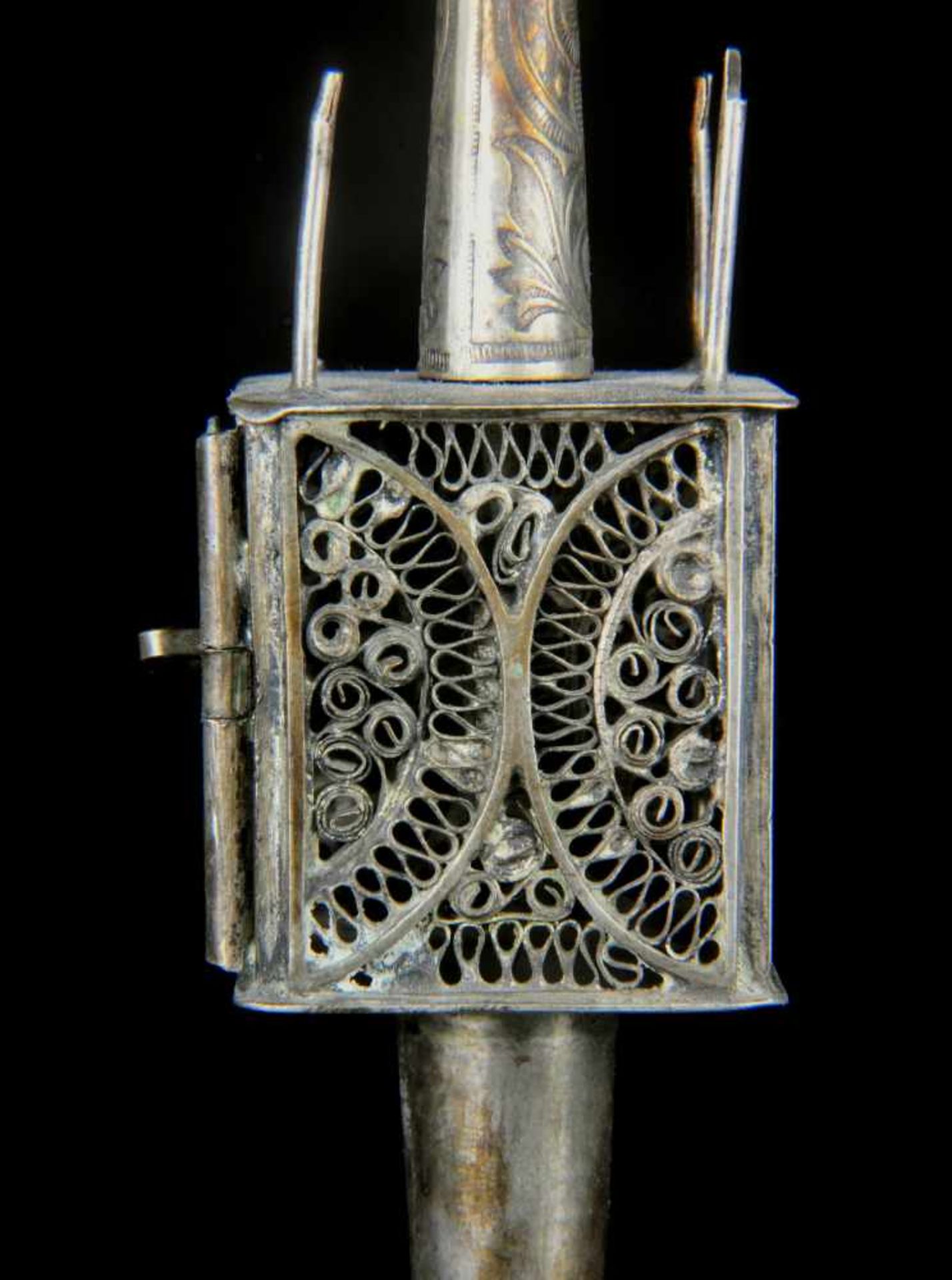 JUDAICA, SILVER SPICE BOX (BESAMIN), PROBABLY AUSTRO-HUNGARY, LATE 19TH CENTURY.Silver spice box - Bild 8 aus 11