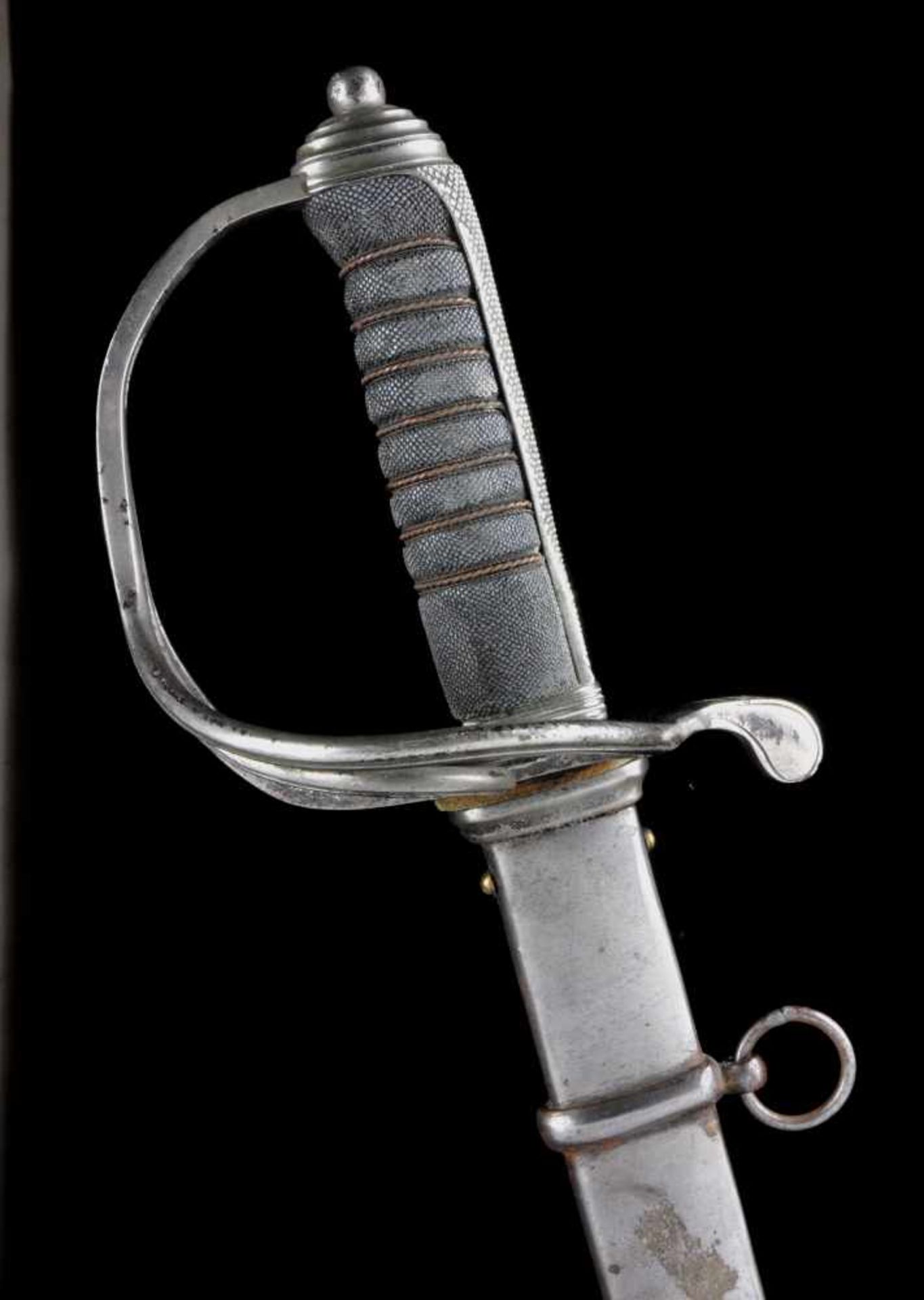 A BRITISH ROYAL ARTILLERY OFFICER’S SWORD WITH ETCHED BLADE, RETAILED BY ARMY & NAVY COOPERATIVE