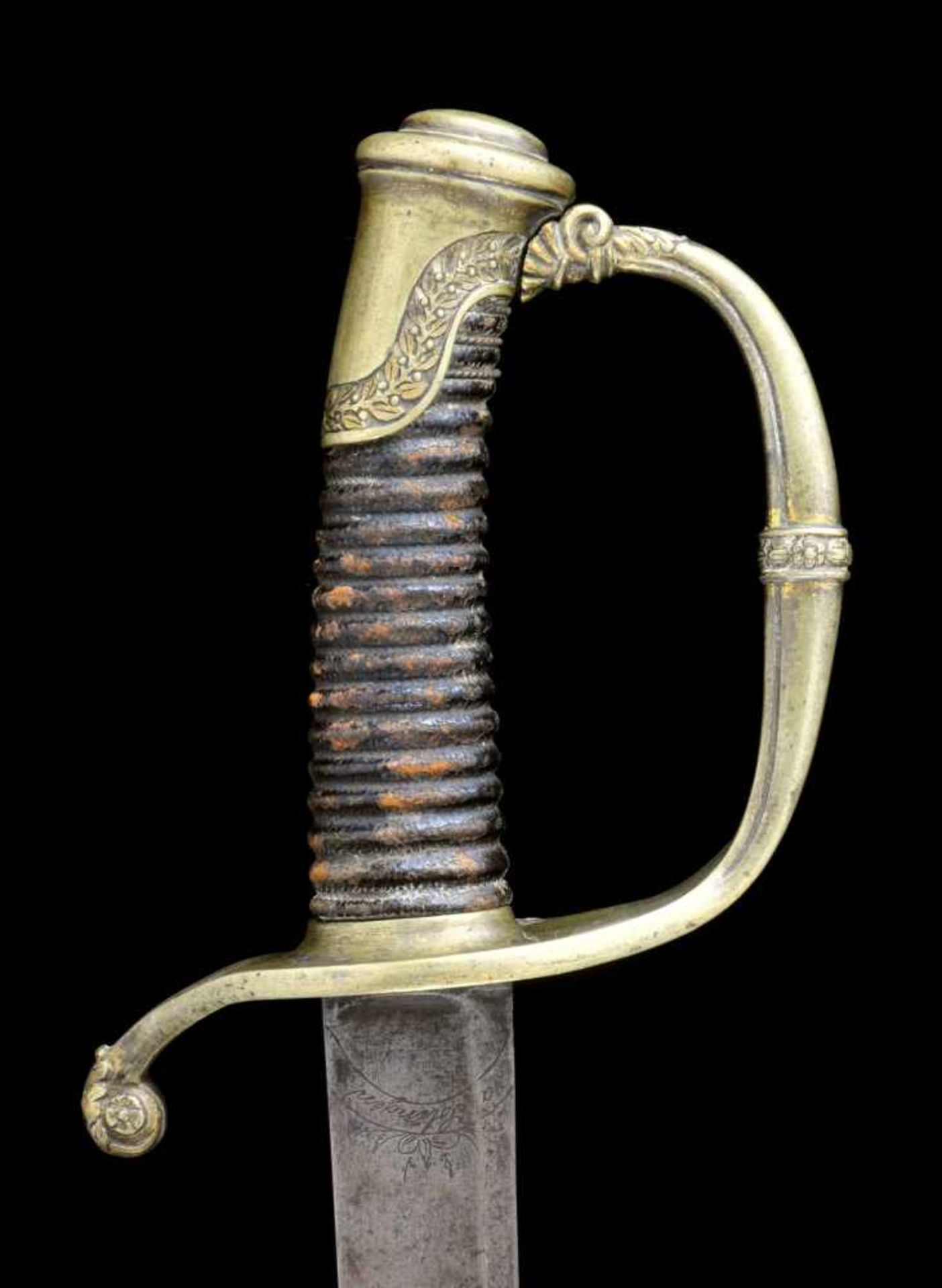 A FRENCH M1821 LIGHT INFANTRY OFFICER’S SABER WITH GERMAN BLADE BY P. KNECHT, SOLINGEN. Sabre d’ - Bild 7 aus 12