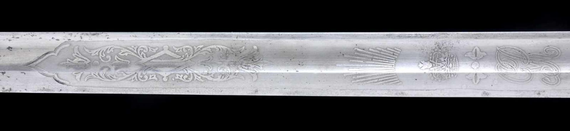 A BRITISH ROYAL ARTILLERY PERSONALIZED OFFICER’S SWORD WITH ETCHED BLADE, GEORGE V PERIOD. Origin: - Bild 8 aus 20