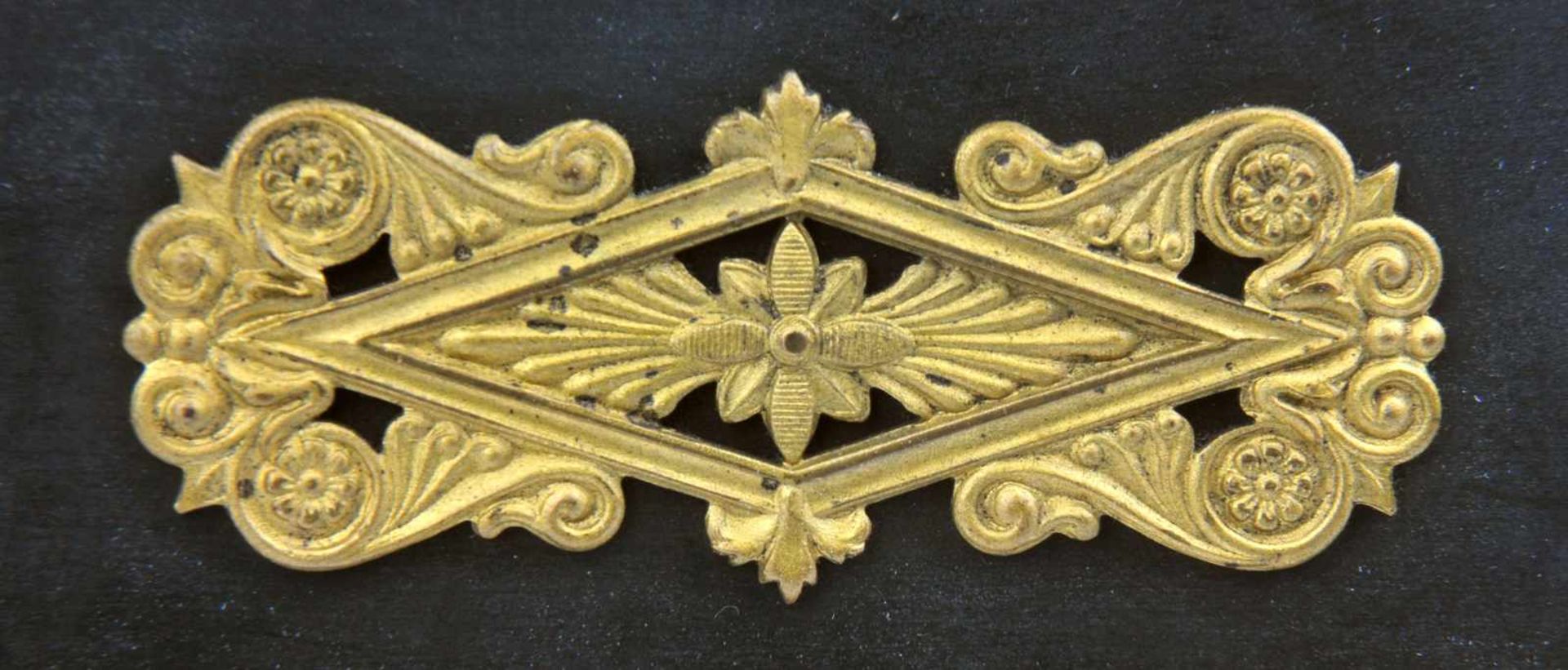 AN EMPIRE STYLE GILT AND PATINATED BRONZE JEWELRY BOX, LATE 19TH CENTURY.Origin: France. - Bild 8 aus 12