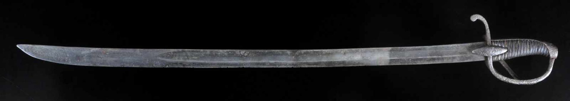 A FRENCH EMPIRE PERIOD LIGHT CAVALRY SWORD IN IRON. FRANCE, EARLY 19TH CENTURY. Origin: France, - Bild 3 aus 9