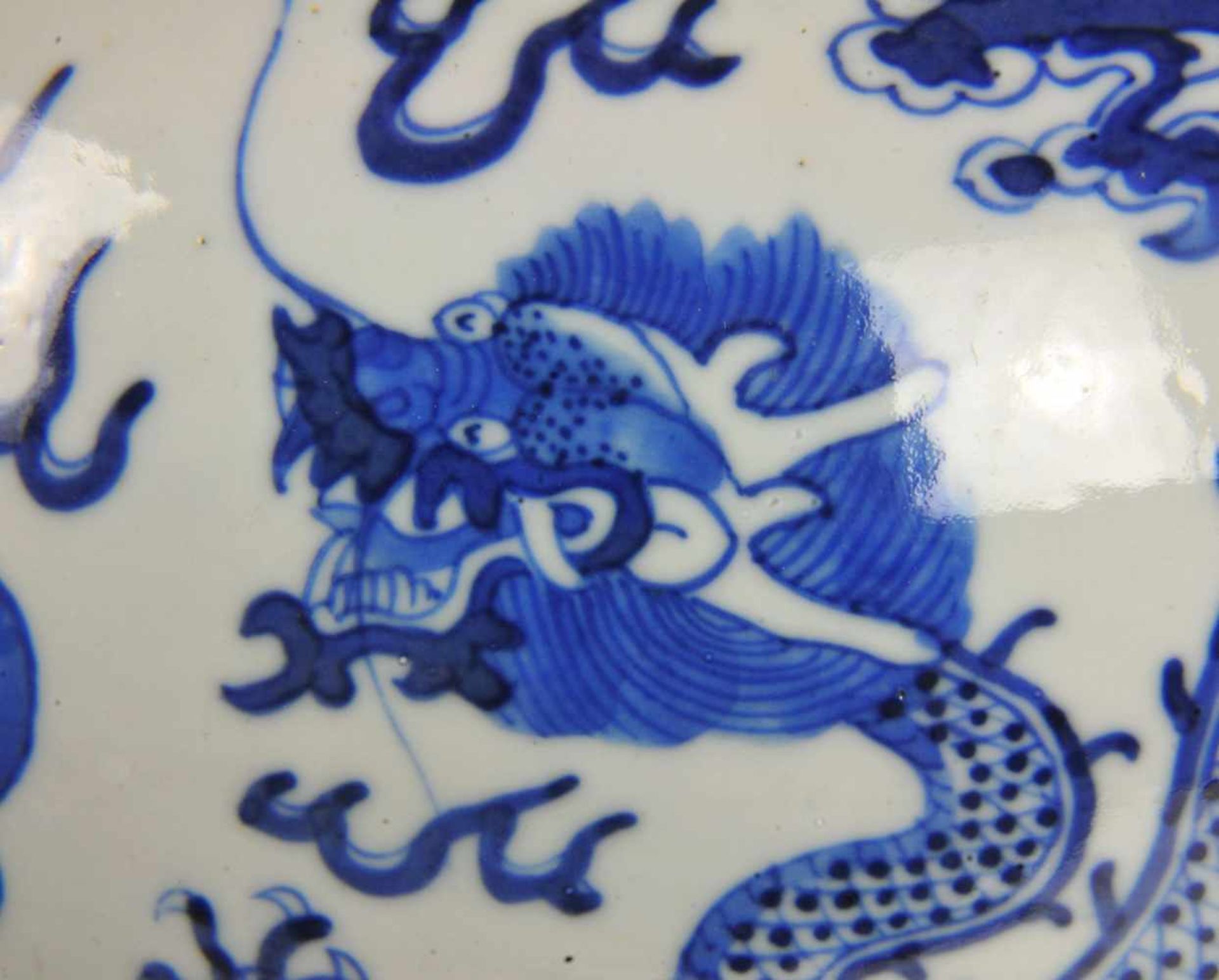 A CHINESE BLUE AND WHITE “DRAGON” JAR AND COVER, QING DYNASTY, GUANGXU PERIOD, LATE 19TH CENTURY, - Bild 10 aus 10