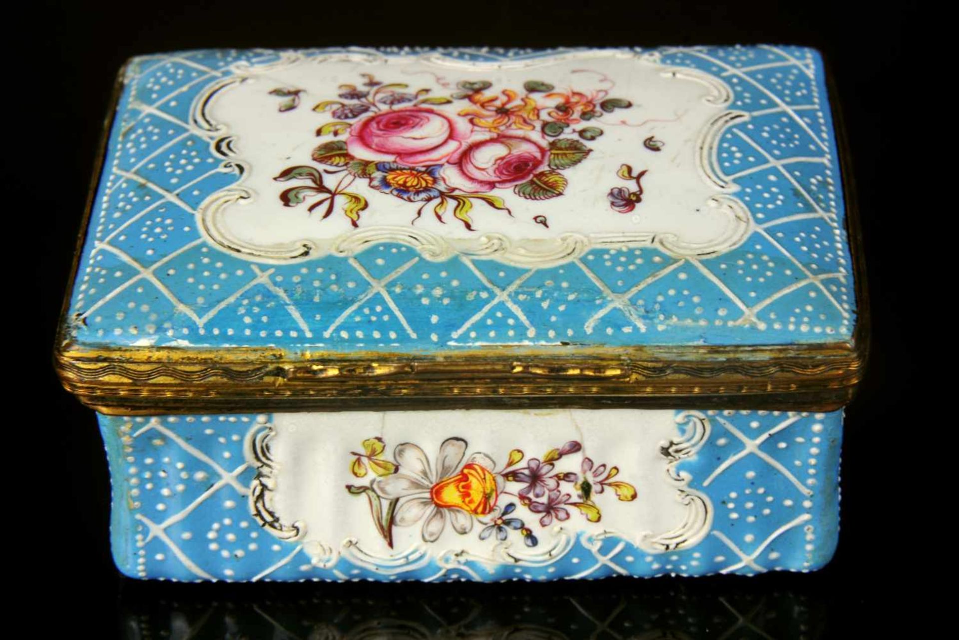 GERMANY, SMALL MID-18TH CENTURY ENAMEL SNUFF BOX WITH GILT BRONZE MOUNTS, HAND PAINTED DECORATION. - Bild 10 aus 10