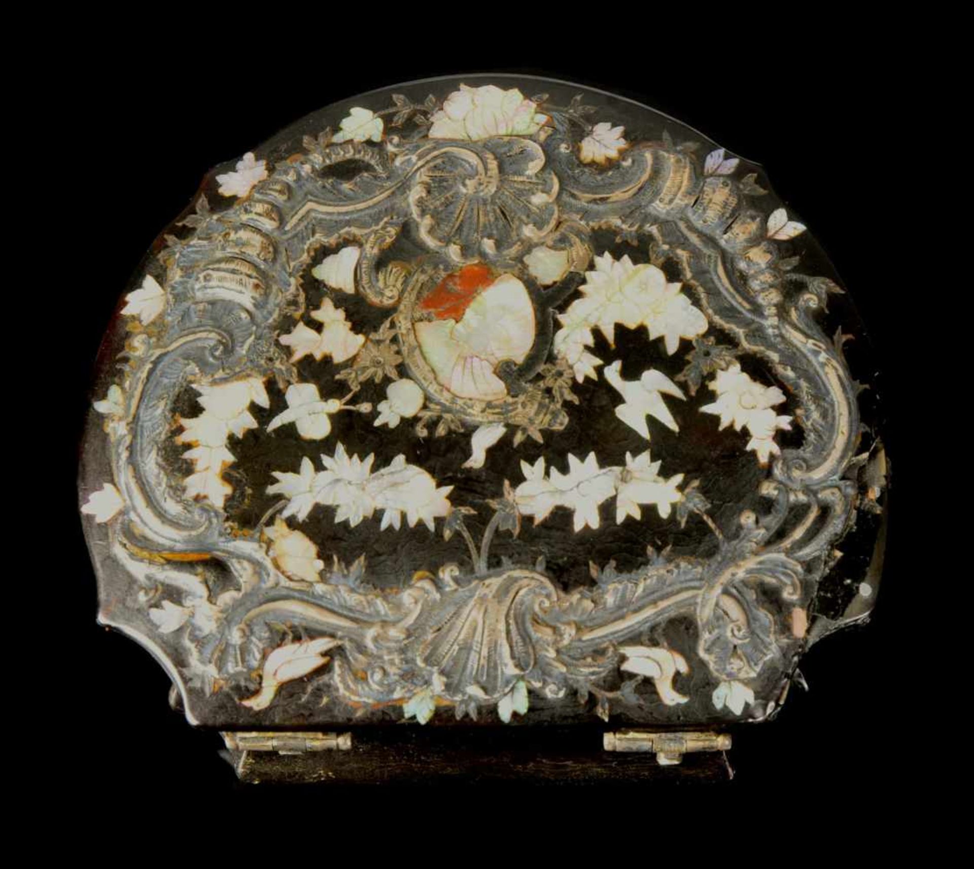 AN EARLY 18TH CENTURY TORTOISESHELL SNUFF BOX INLAID WITH MOTHER-OF-PEARL, WESTERN EUROPE.Origin: - Bild 7 aus 11