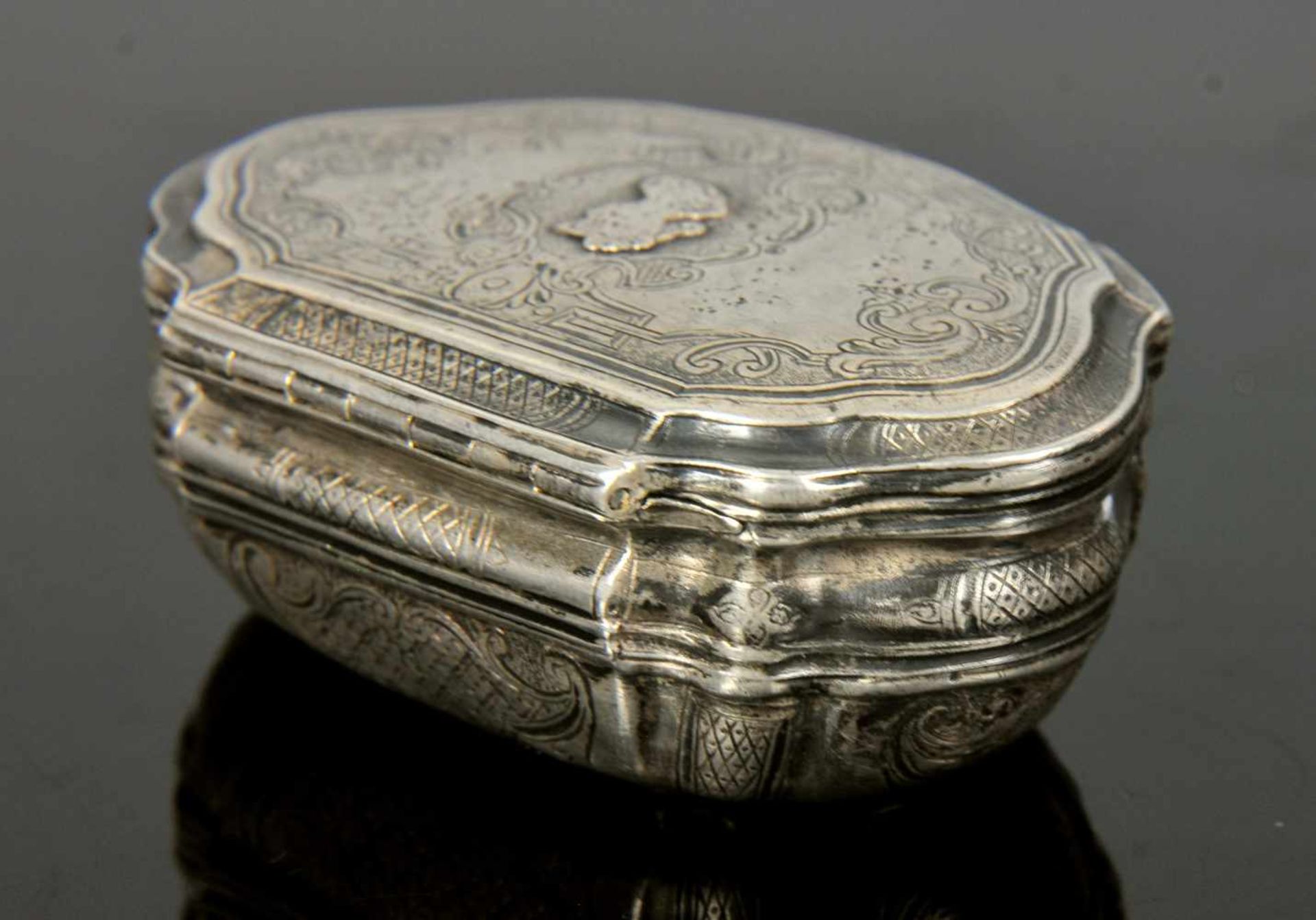 GERMAN SILVER SNUFF BOX, GERMANY / POLAND, BRESLAU / WROCŁAW, 18TH CENTURY.Origin: Germany / Poland, - Bild 8 aus 13