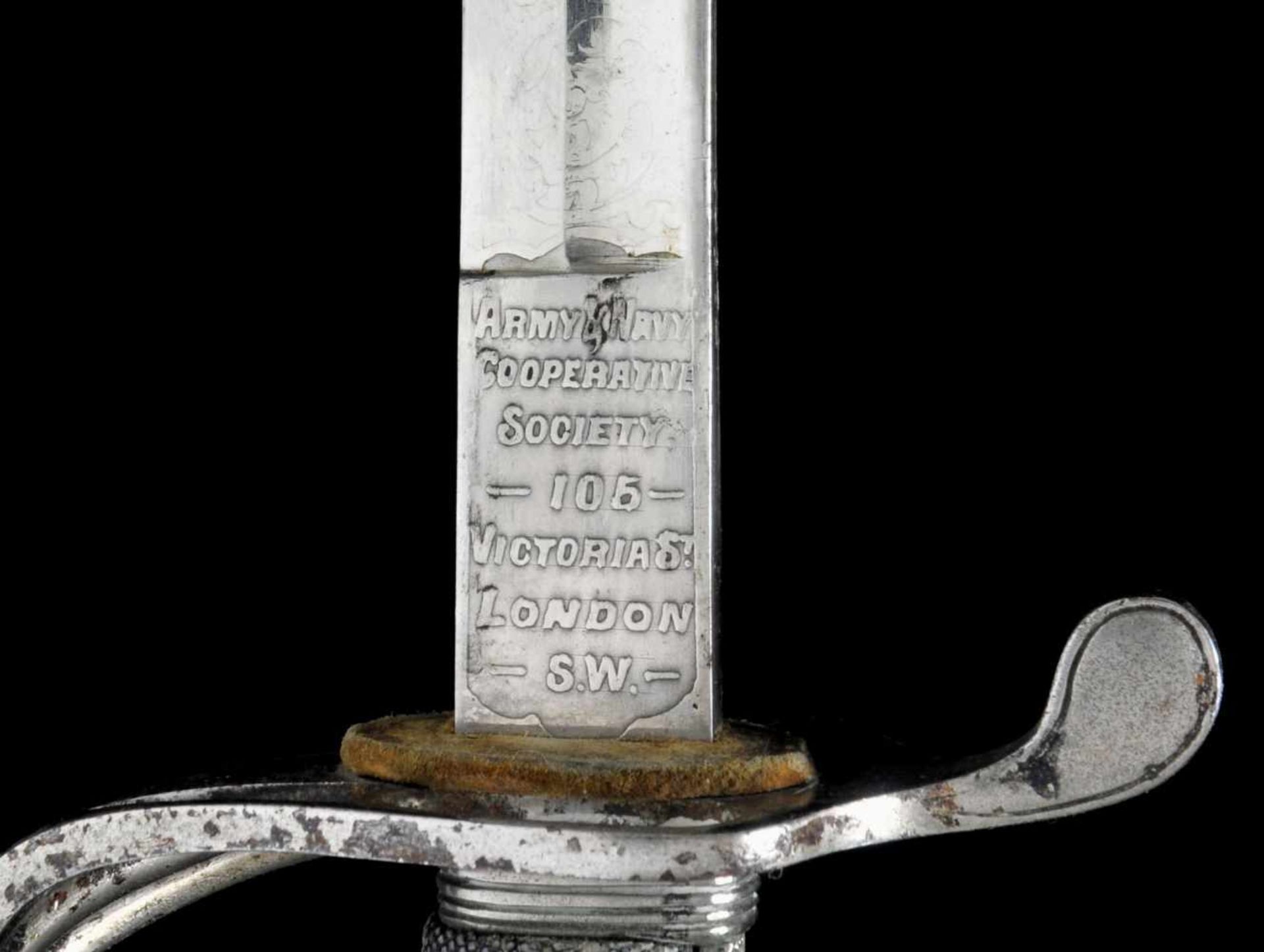 A BRITISH ROYAL ARTILLERY OFFICER’S SWORD WITH ETCHED BLADE, RETAILED BY ARMY & NAVY COOPERATIVE - Bild 2 aus 18