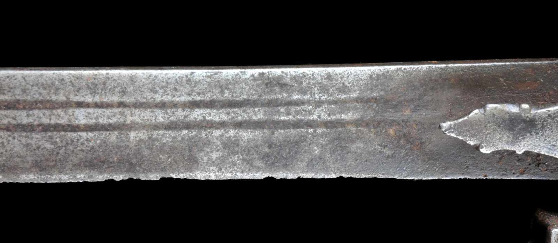 AN INDIAN TULWAR SWORD, EARLY 19TH CENTURY. Origin: India, early 19th century. Blade: steel, - Bild 8 aus 8