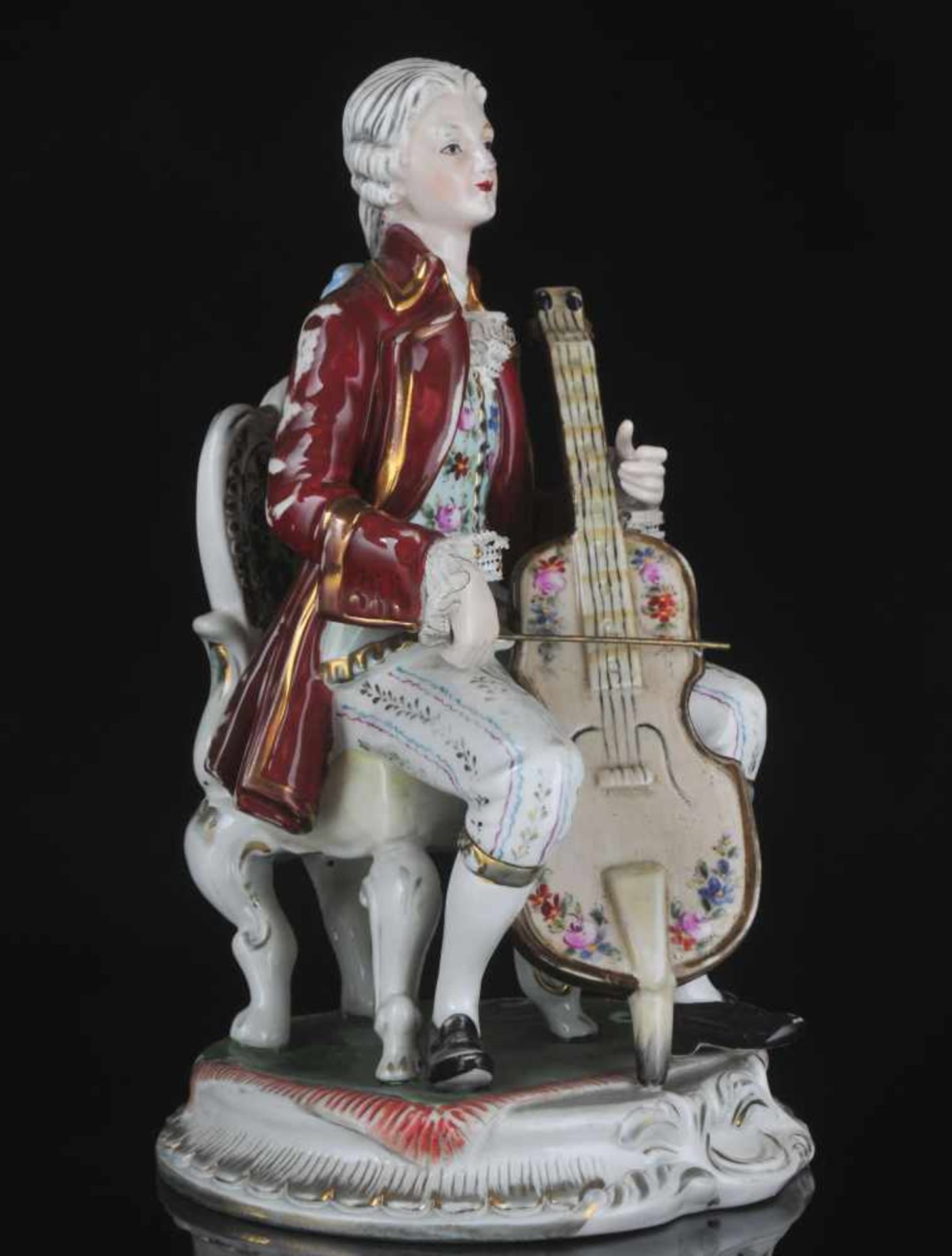 A PORCELAIN FIGURE - CELLIST, GERMANY LATE 19TH / EARLY 20TH CENTURYOrigin: Germany, late 19th to - Bild 3 aus 10