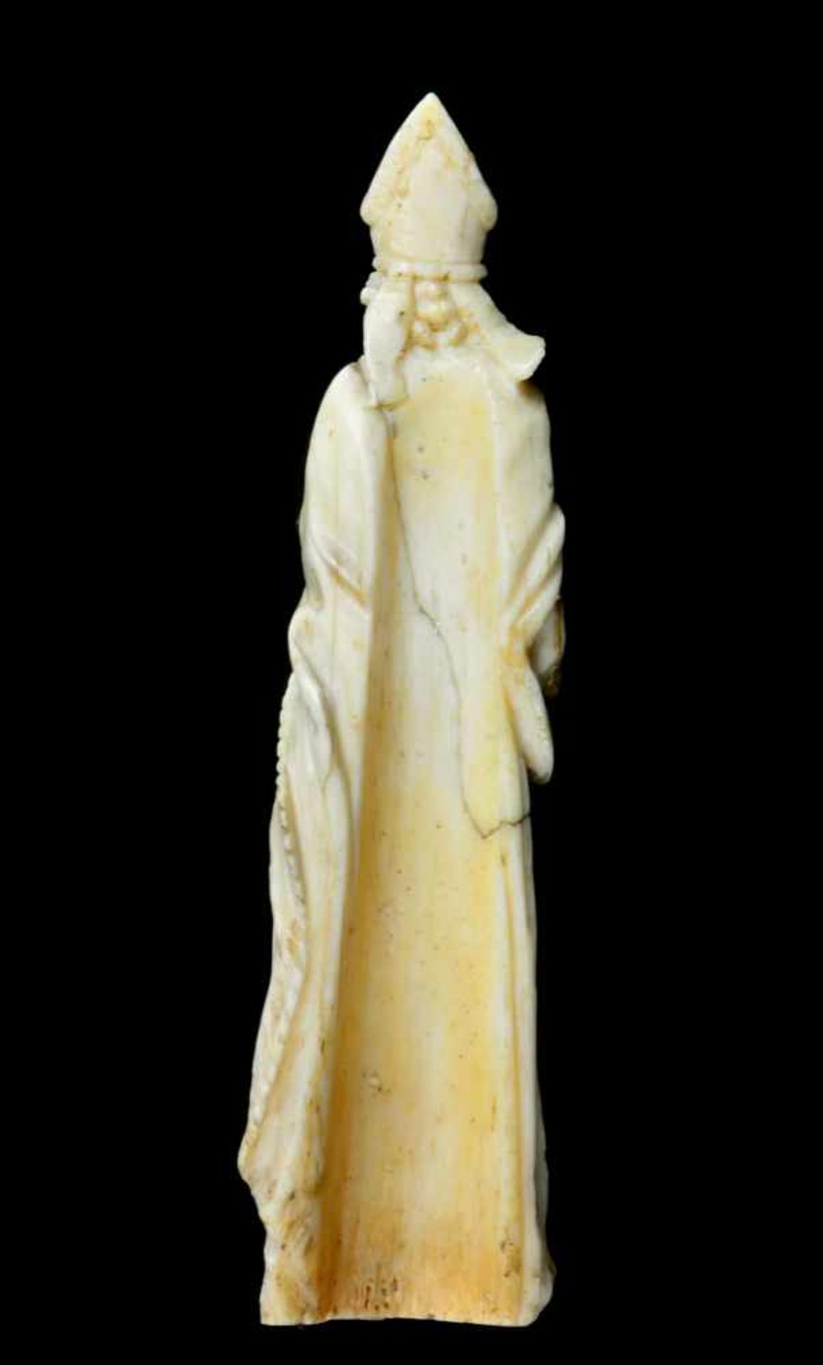 CARVED BONE OR IVORY FIGURE OF A BISHOP. POSSIBLY FRENCH. 16TH CENTURYOrigin: Western Europe, - Bild 2 aus 6